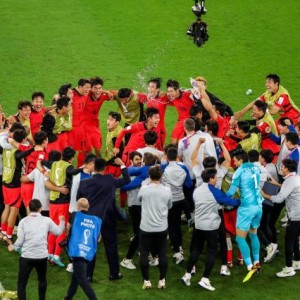 定位球苦练奏效，韩国硬气绝杀！亚洲三队挺进16强！